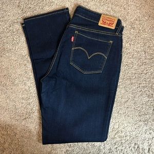 Levi’s 712 Slim